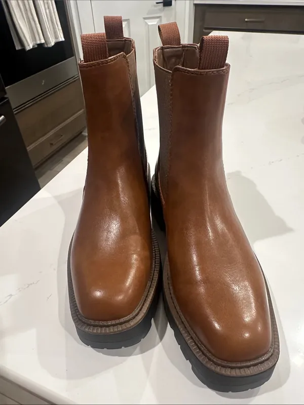 Dream Paris Brown Lug-Sole Slip-on Chelsea boots size 8.5 - Image 4