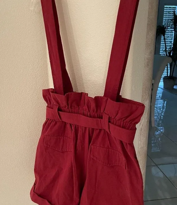 Style Rack Dressy shorts with over shoulder straps and belt - Image 5