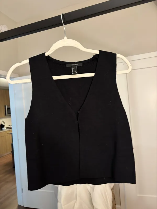 Forever 21 black sweater knit crop top vest - Image 2