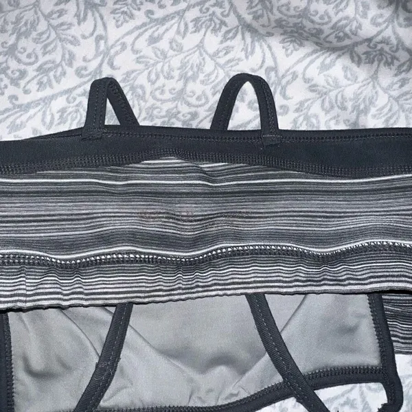 Well Worn sports bra size S - Image 3