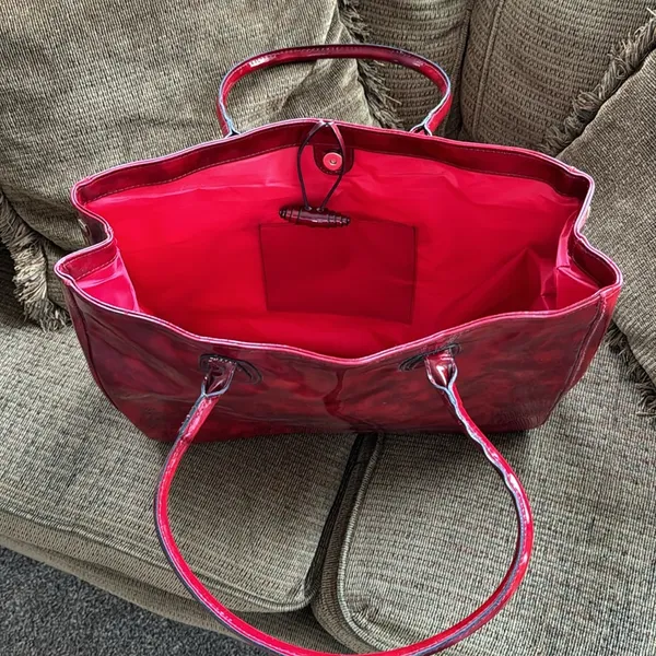 New tote bag, heavy shiny vinyl Red - Image 6