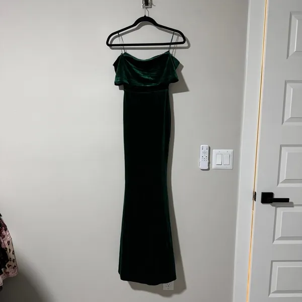 Petal and Pup Adair Off Shoulder Maxi Emerald Green Size XS - Image 4