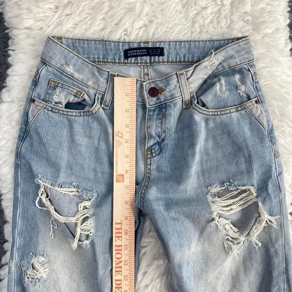 ZARA BASIC 975 LIGHT WASH DISTRESSED DENIM JEANS STRAIGHT LEG - Image 4