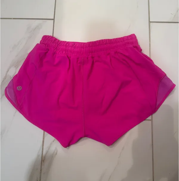 Lululemon Hotty Hot 2.5" Shorts Pink - Image 2