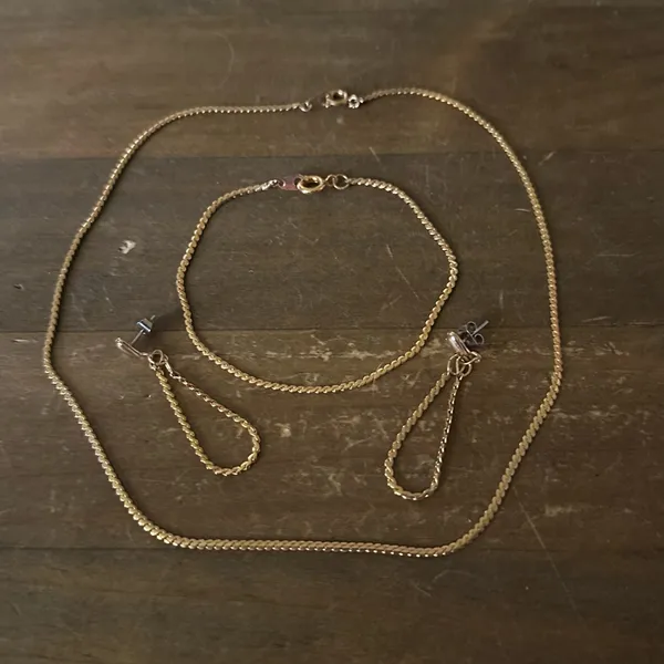 Vintage gold tone chain necklace, bracelet and earrings set - Image 2