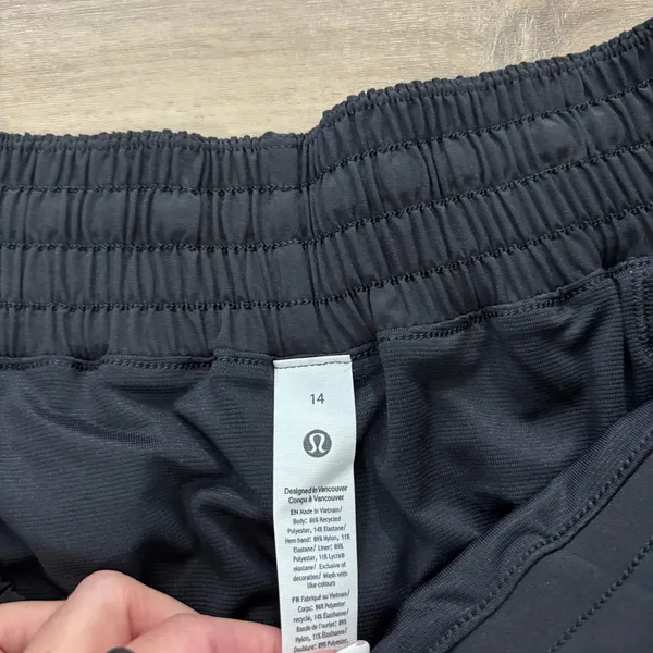 NWT Lululemon Hotty Hot Short High-Rise Long 4" Women Size 14 Black - Image 3