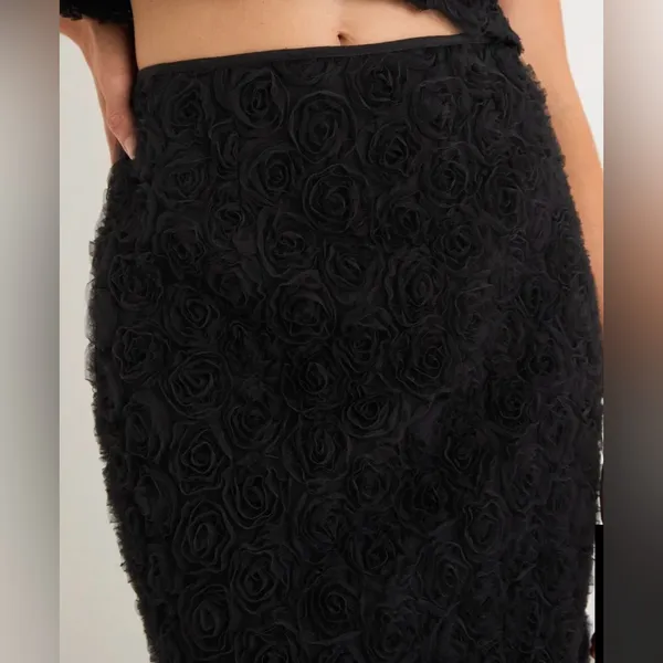 Lulu’s Luxurious Energy Black Tulle Rosette High-Waisted Midi Skirt in Black - Image 10