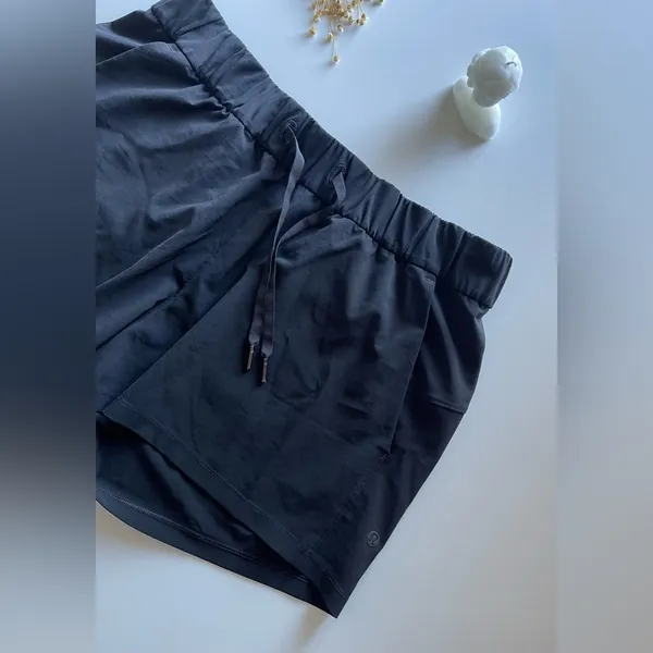 Lululemon On The Fly Woven Short Inseam 2.5" Black Size 12 - Image 12