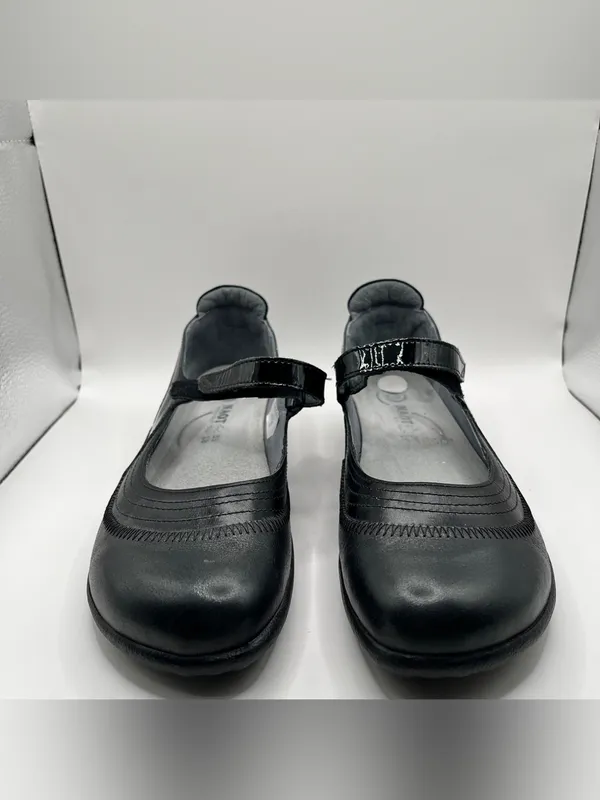 Naot Kirei Mary Jane flats size 39 US 8 black EUC - Image 3