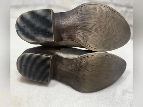 Very G Floral Embossed Ankle Booties in Stone Size 8 - Image 11