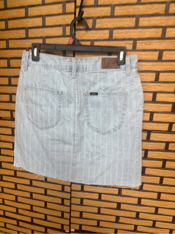 Lee denim mini skirt size 8 - Image 2