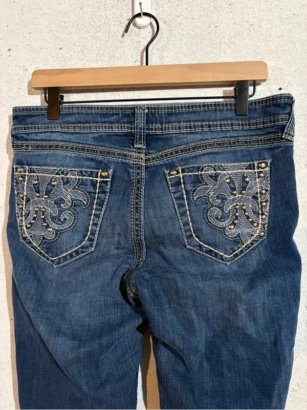 Ariat Mid Rise Embellished Boot Cut Jeans | Size: 28L - Image 4