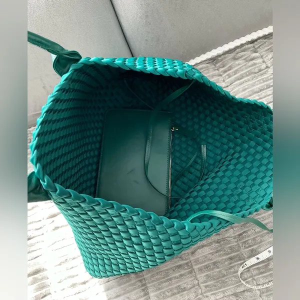 Beautiful spacious tote💚💚💚 Green - Image 4