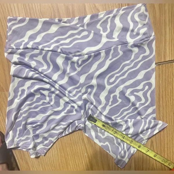 Purple and White Patterned biker shorts Activewear Set ladies small - Image 6