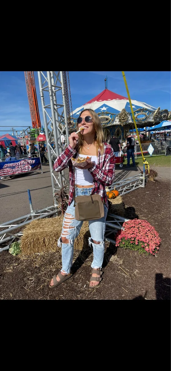 American Eagle Mom Jeans Ripped  - Image 6