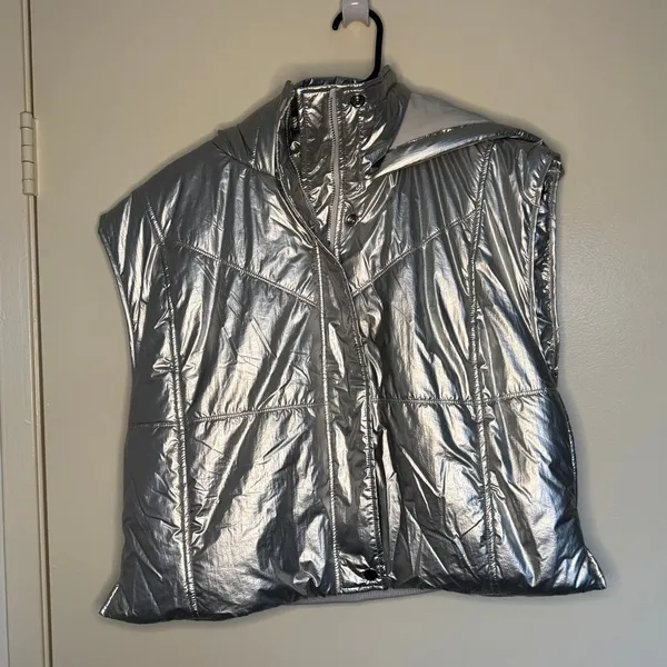 Daily Practice by Anthropologie Silver Metallic Puffer Vest Size Small - Image 3