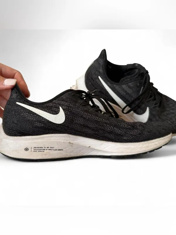Women’s Nike Zoom Pegasus black and white sneakers. Size 7. - Image 3