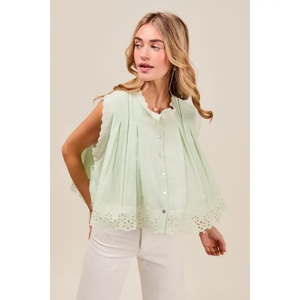 SO ME Button Up Front Pleated Sleeveless Top with Floral Eyelet Lace - XL - Image 4