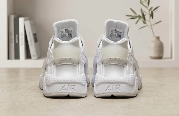 White Nike Air Huarache - Image 2
