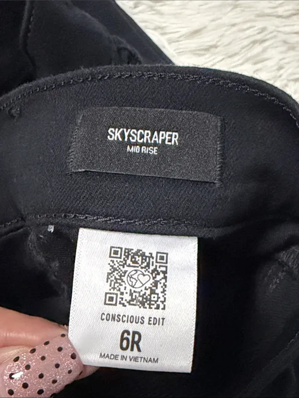 Express Women's Black Mid-Rise Skyscraper Jeans - Image 6