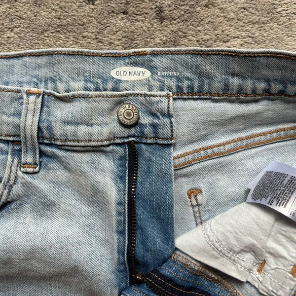 Old Navy Boyfriend Jean Shorts Mid-Rise - Image 2