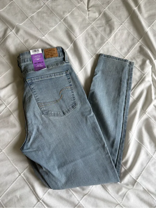 Levi’s Strauss Mid Rise Super Skinny - Image 3