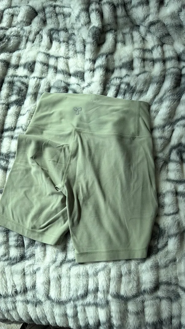 Aritzia Biker Shorts TNA Butter - Image 2