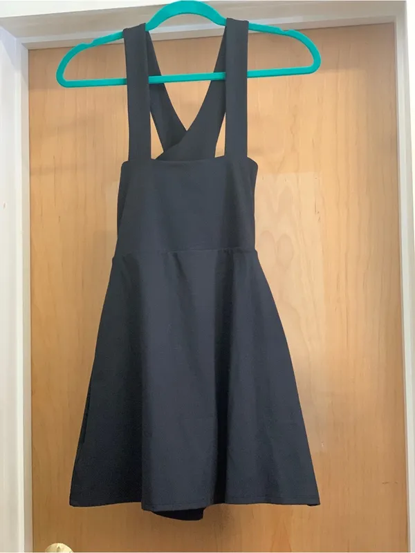 Gap Women’s Black Cross-Back Golf Dress - Built in Shorts. Size: Medium - Image 3