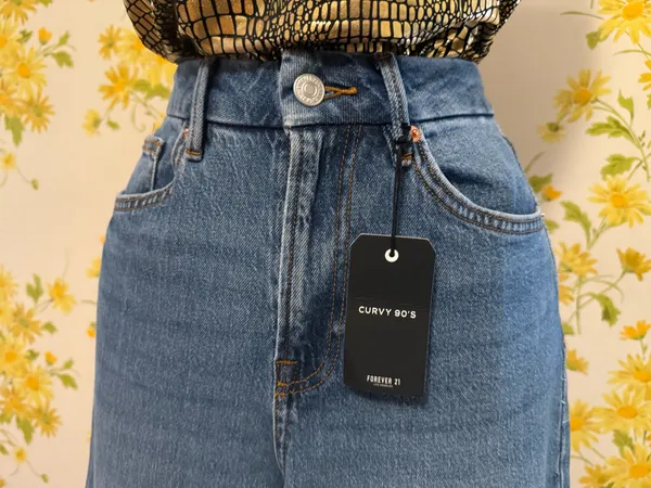 Forever 21 curvy 90’s straight leg jeans size 28 - Image 3