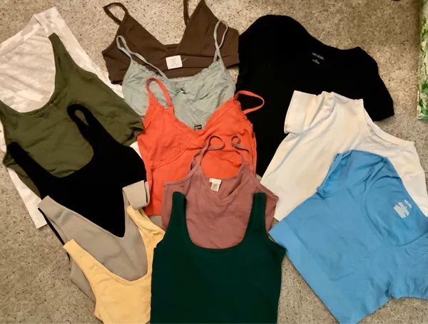 Tanks/crop top lot - Image 2