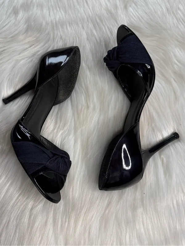 Stuart Weitzman Dark Navy Patent Leather Knotted Bow Heels - Image 3