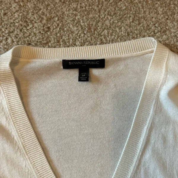 white banana republic sweater - Image 2