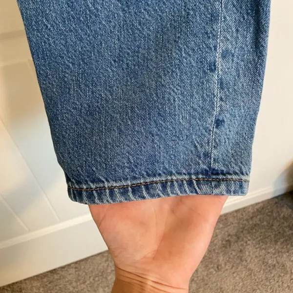 EUC | Aeropostale women’s mom jean ripped light wash jeans — size 6‎ - Image 4