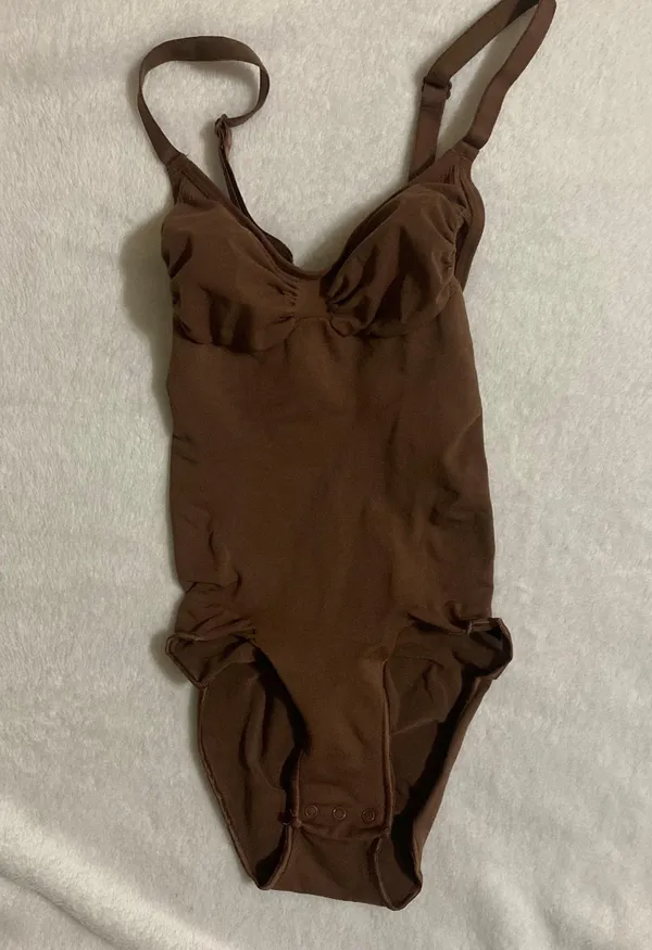 SKIMS Sculpting Bodysuit XS - Image 2