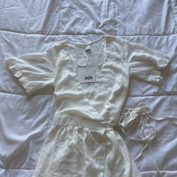 NWT Selfie Leslie Womens Small White Wrap Mini Dress Tie Boho‎ Hippie Dainty - Image 2