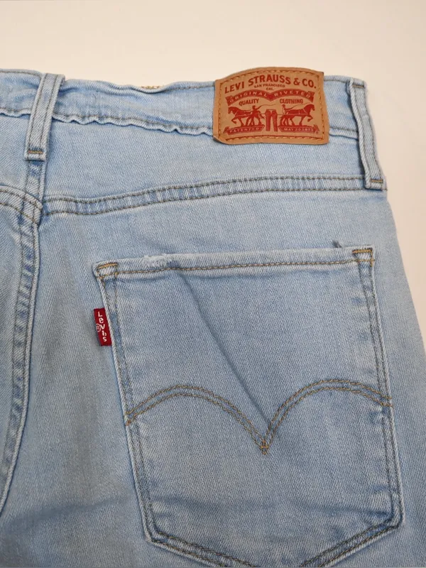 Levi's Women's 724 High Rise Straight Crop Jean Size 29 - Image 7