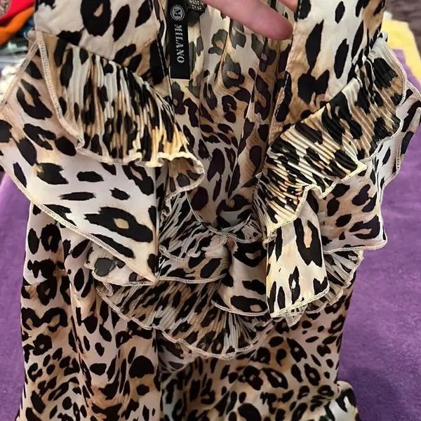 Milano size large leopard print sleeveless blouse with ruffles EUC Tan - Image 7