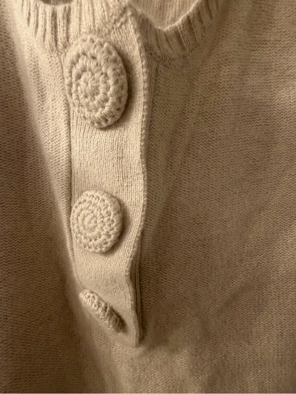 Y2K Aphorism Cream Sleeveless Knit Tank with Decorative Buttons - Image 3