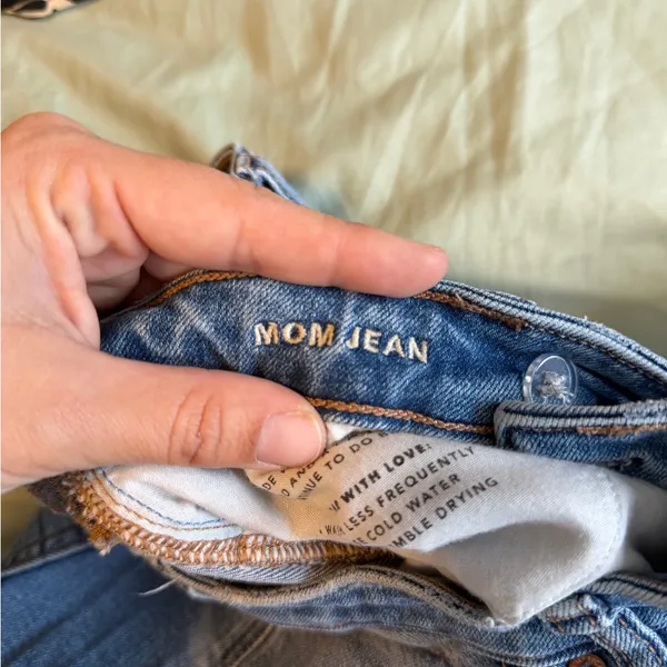 American Eagle Mom Jean Size 6 - Image 8