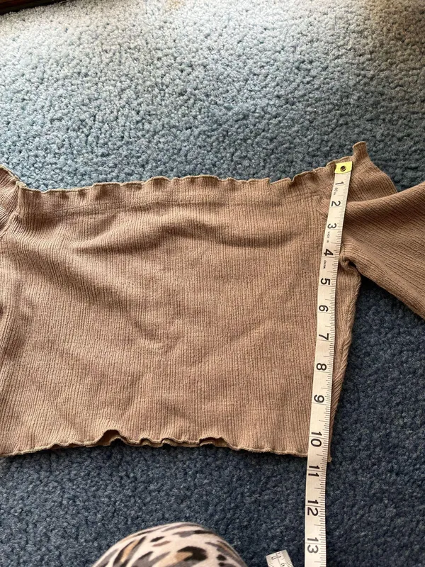 Grey off the shoulders long sleeve crop top - Image 2