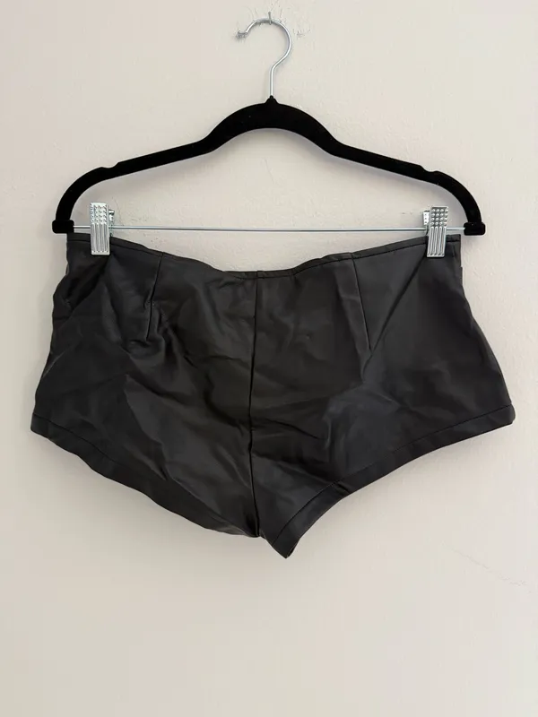 Edikted ZIPPY FAUX LEATHER MICRO SHORTS - Image 2