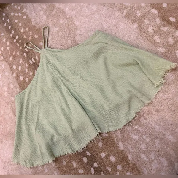 How very loved BNWOT lime green flowy halter tank blouse women’s size large - Image 3