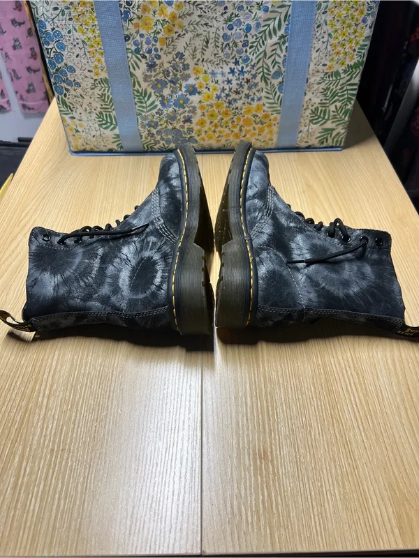 Dr. Martens 1460 Pascal Tie Dye Printed Suede Boots Black Gray Women’s 7 - Image 8