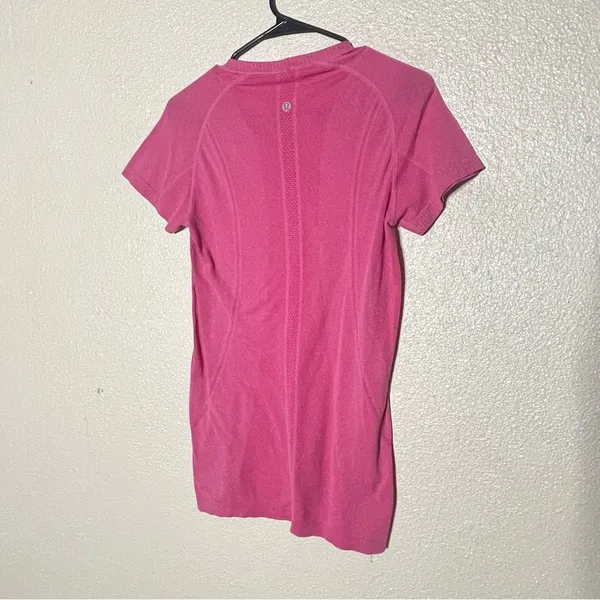 Swiftly Tech Short Sleeve Crew in Sonic Pink Size 6/8 - Image 9