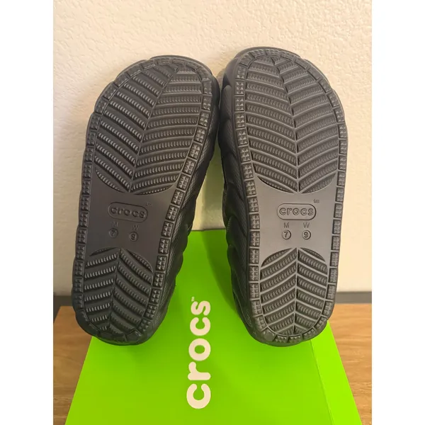 Crocs Classic Cozzzy Overpuff Sandal Black Puffer Fuzzy Lined Slide W9 - Image 5