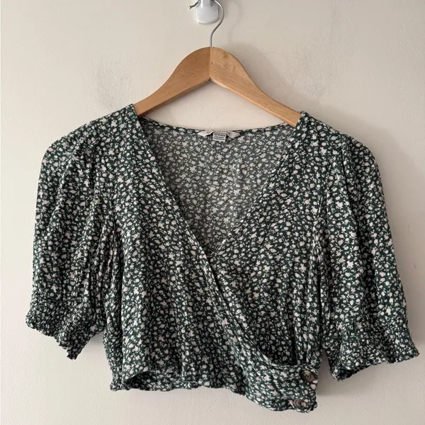American Eagle Green‎ Ditsy Floral Wrap Peasant Puff Festival Crop V-Neck Top - Image 2