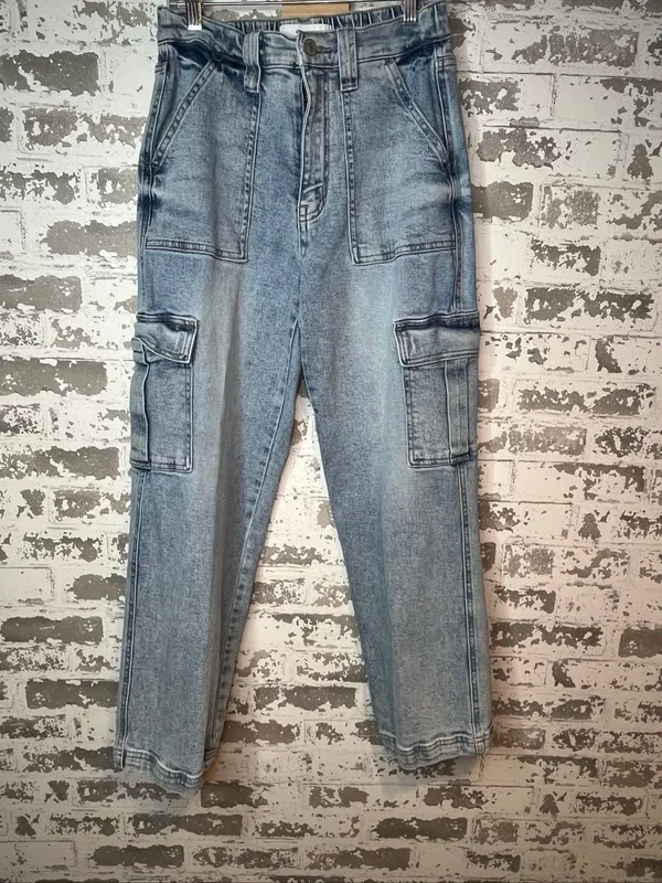 Vervet | women light wash cargo denim jeans 26 - Image 9