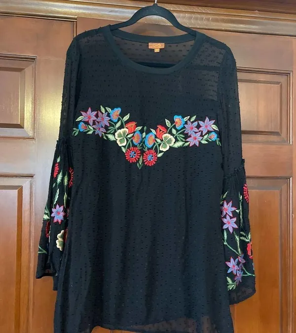 SCULLY BLACK SWISS DOT TUNIC W/BELL SLEEVES size M - Image 2