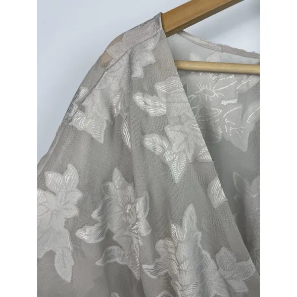 WAYF Gray Neutral Sheer Floral Dean Crossover Peplum‎ Blouse Top Size 1X - Image 6