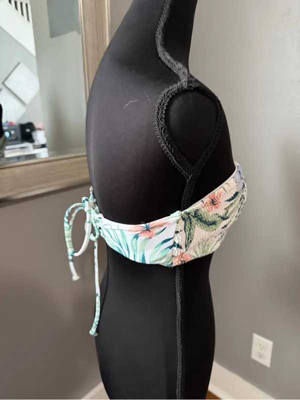 Hollister Tropical Floral Smocked Strapless Lace Back Bandeau Swim Top Small - Image 6